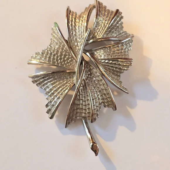 Vintage brooch abstract silver tone pin leaf leaves nature jewelry - Picture 10 of 10